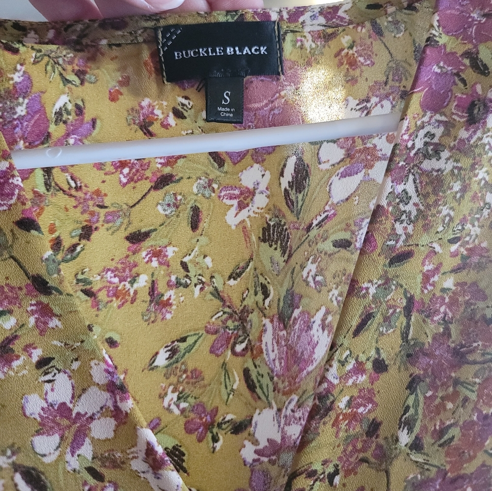Buckle BLACK small gauze floral top